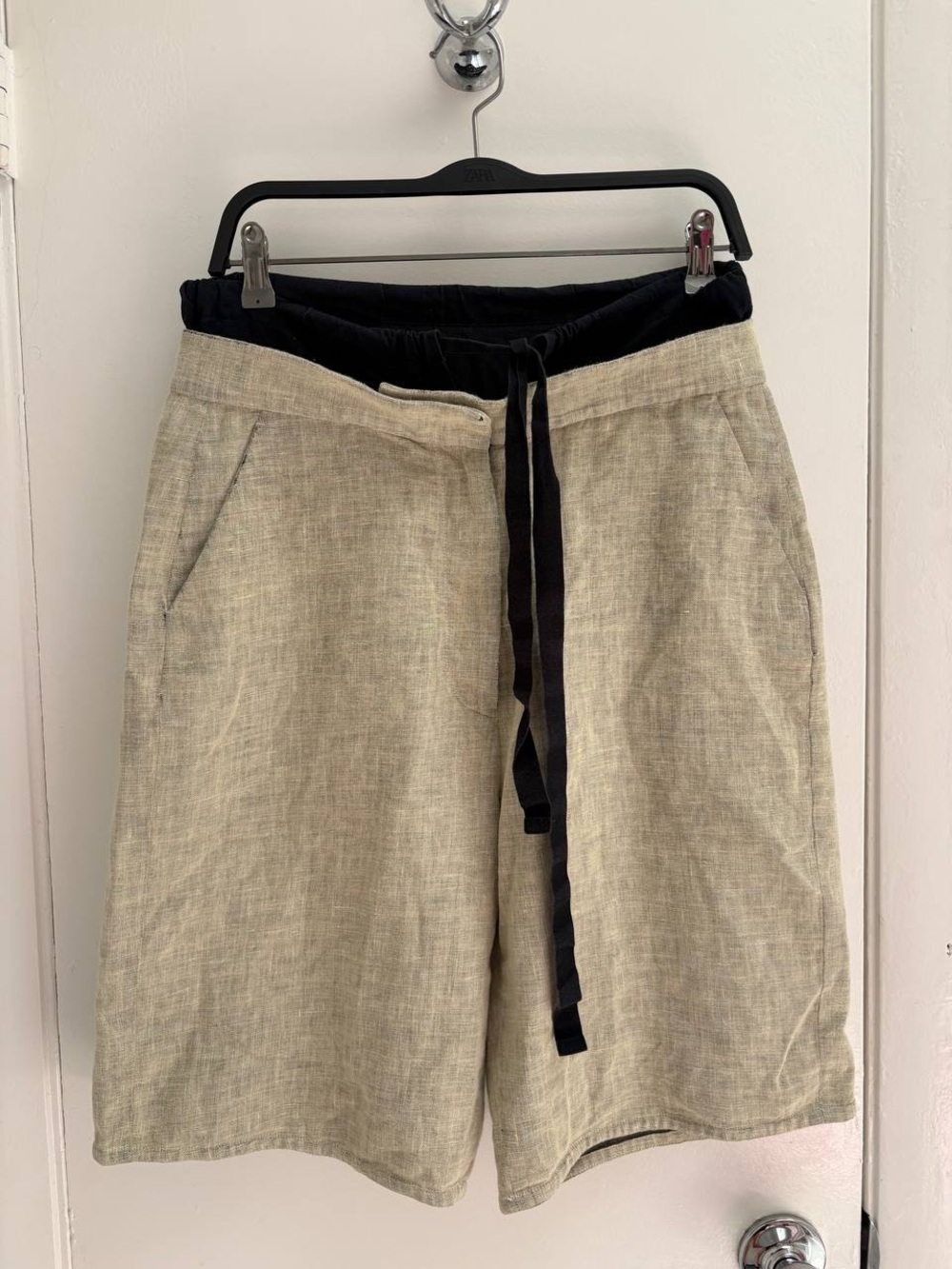 Maison Martin Margiela Black and White MM6 Branded Label Detail - Picture 4 of 6